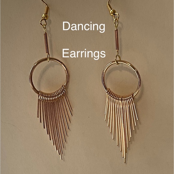 SALE🎉Fun Drop Dangling Earrings. Your “New” go to Earrings. Dangle Earring - Picture 5 of 6
